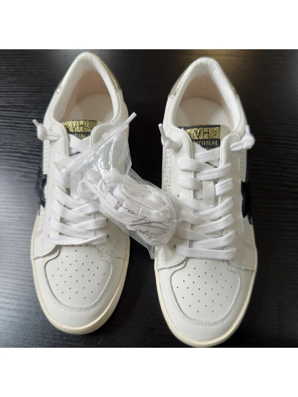 Size 7 Vintage Havana VH Whilte Silver Star Women’s Sneakers  Est. 1954 Nwt